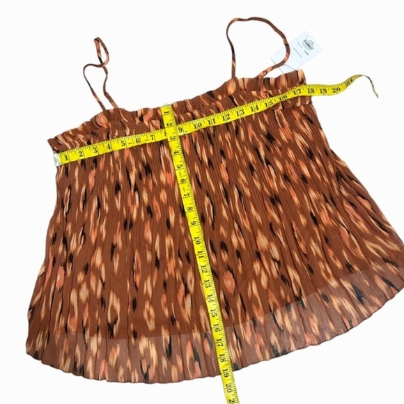 Nine West size L Pleated Smocked tank brown ikat leopard print - Picture 8 of 9